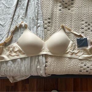 Underoutfit NWT Pure Shape Satin Bra